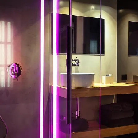 The Black Boutique -- Turistea 4*