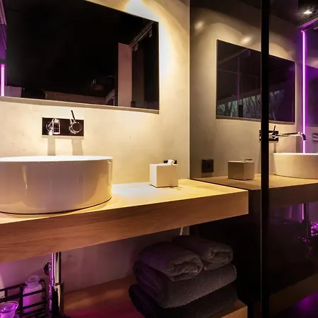 The Black Boutique -- Turistea מלון 4*