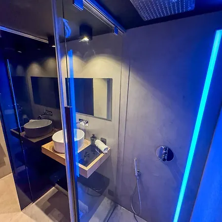 The Black Boutique -- Turistea 4* סרגוסה