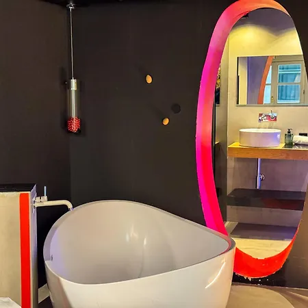 The Black Boutique -- Turistea מלון 4*