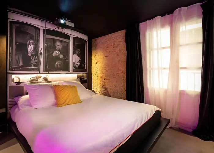 מלון Zrooms&suites Boutique 4*